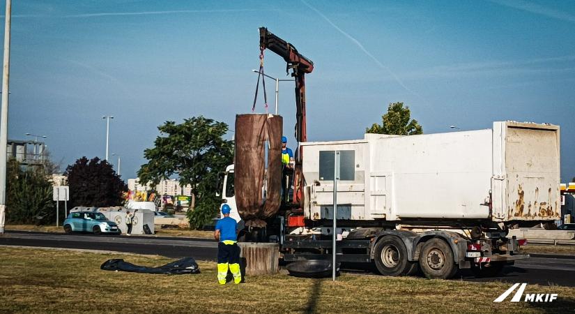 Közel 2000 autó súlyának megfelelő szemét gyűlt össze egy év alatt az ország gyorsforgalmi útjain