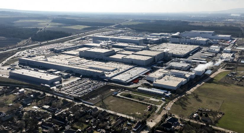 Telex: Kupacokban állt a fekete por az álmennyezet fölött a gödi Samsung gyárban