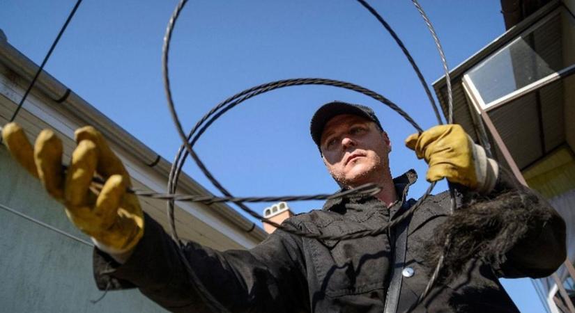 Ők a mindennapok csendes hősei: kormot sepernek és életet mentenek