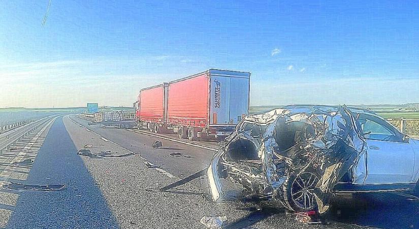 Tragédia az autópályán: egy férfi szörnyethalt