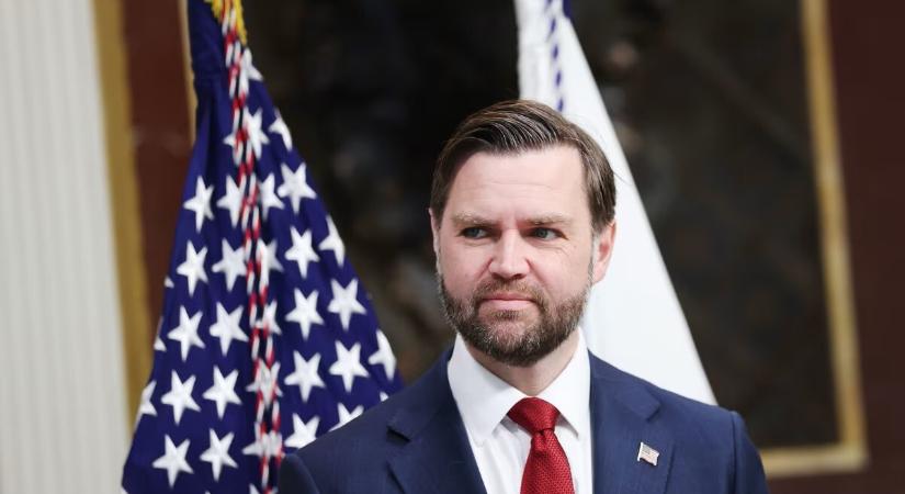 Az amerikai alelnök Budapestre érkezik: az utolsó pillanatban is töltik a nézőteret Orbán és Vance közös fellépésére