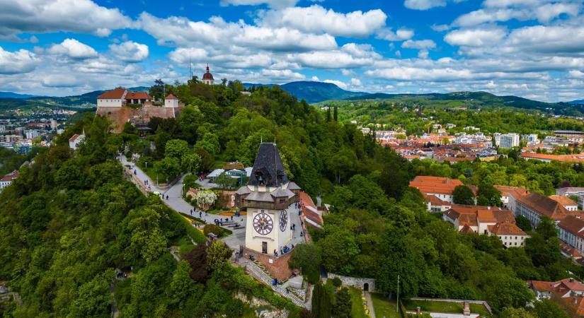 Felejtsd el Bécset – Itt a legmenőbb osztrák város, ahol egy barátságos űrlény fészkelte be magát a barokk házak közé