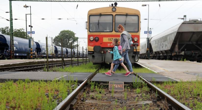 Pótlóbuszok, sorakozó! Újabb változásokat jelentett be a MÁV: ezeket az állomásokat érinti