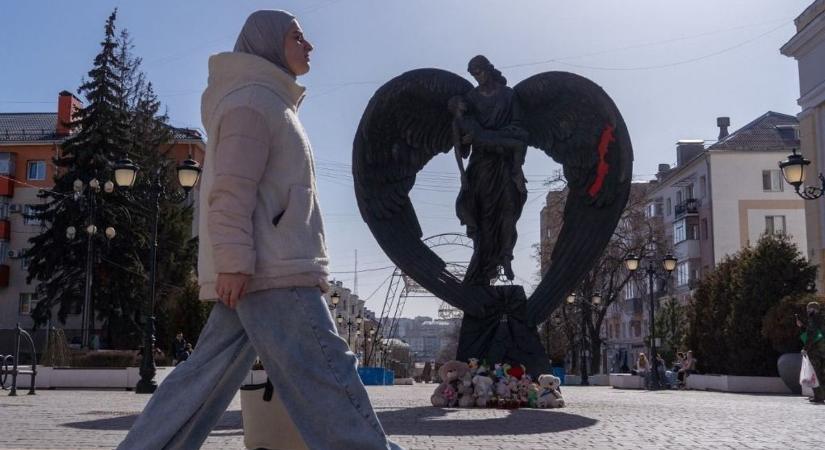 Kazincbarcikától nem is olyan messze emberi sorsok millióit törte derékba az ukrajnai háború