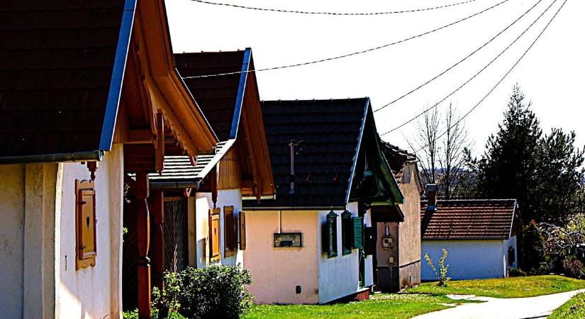Meseházak a szőlőhegyen: így lett üdülőparadicsom a patóhegyi borházfalu (galéria)