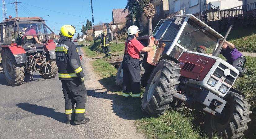 Traktor borult árokba Csurgón – vajon hogyan történhetett meg?