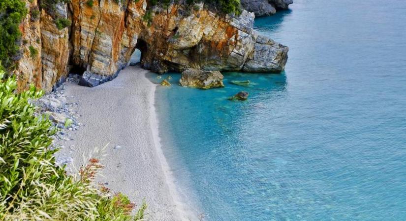 7 gyönyörű tengerpart Európában, ahol meglepően olcsó a nyaralás: nem kell vagyonokat áldozni