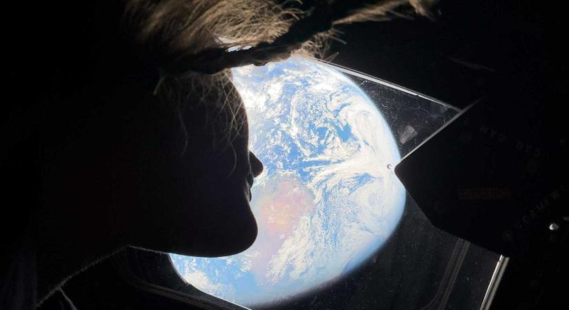 Soha nem járt még ember ilyen messze: juharszirupos sütivel ünnepeltek az asztronauták a Hold túloldalán