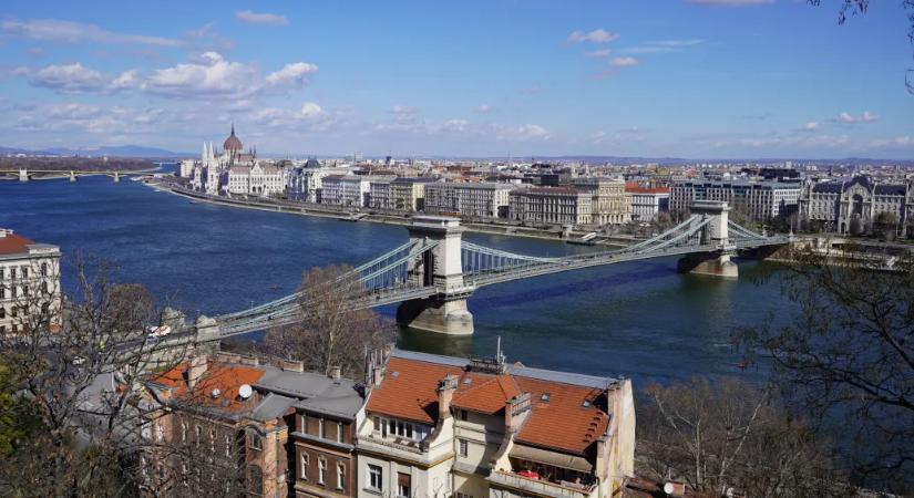 Marad a napos, szeles idő, csütörtöktől visszatérnek a hajnali fagyok