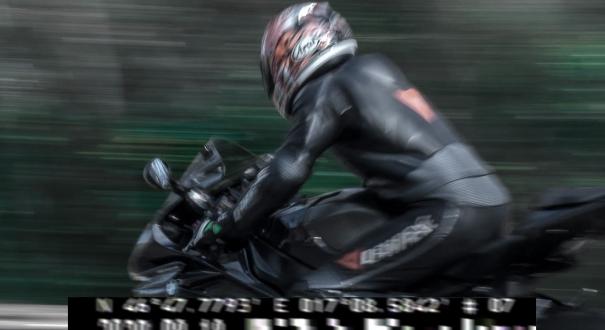 Police.hu: a „túlmozgásos motoros hölgy, akiről minden tavasszal megemlékezünk…”