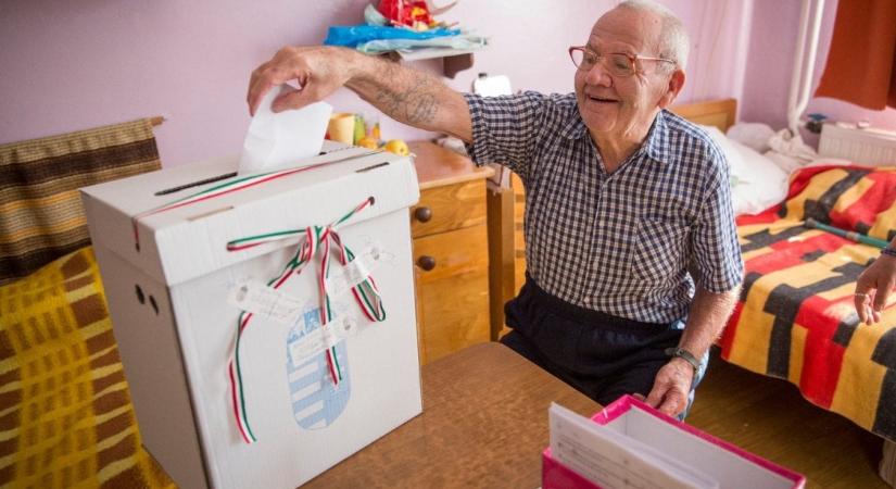 Idős választókat vernek át mozgóurnák igénylésével, közleményt adott ki a Választási Iroda