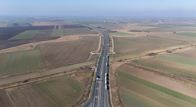 Hatalmas a káosz Magyarország egyik legforgalmasabb autópályáján: több kilométeres a torlódás a főváros felé