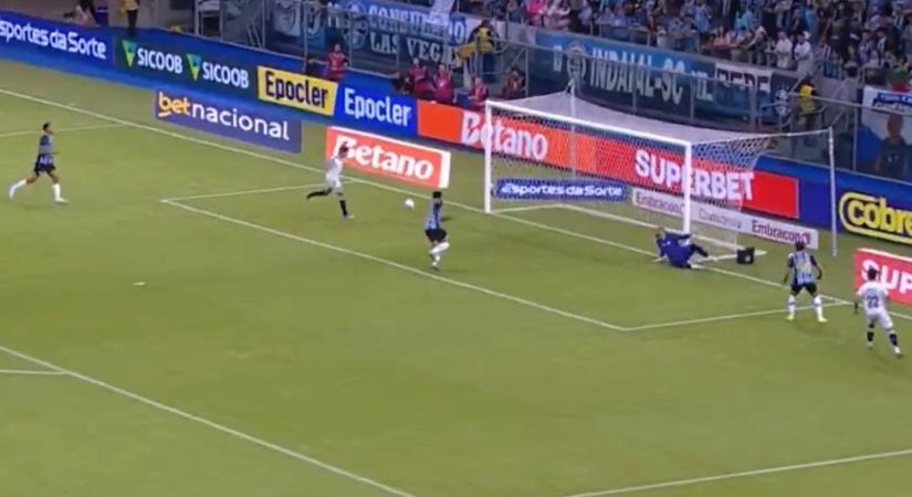 A kapus csak feküdt a gólvonalon, ő mégse tudott az üres kapuba lőni