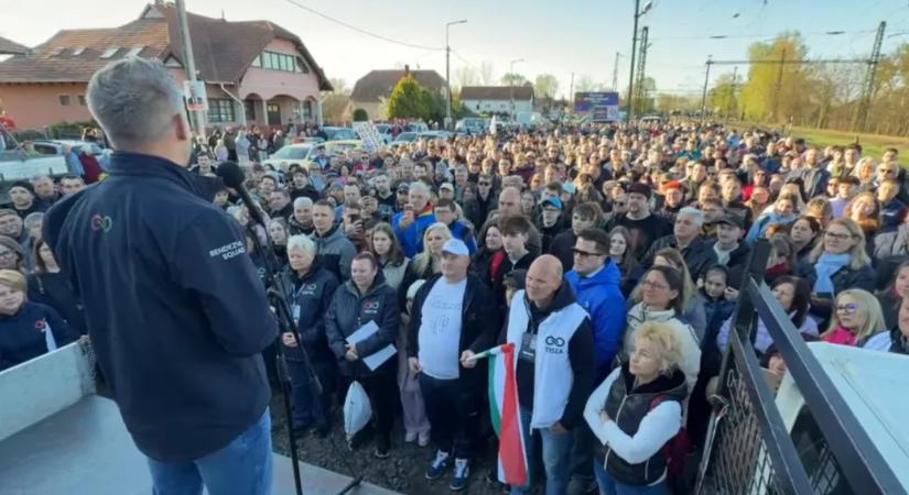 Magyar Péter reggel 7-kor indította a kampány utolsó hetét Ráckevén