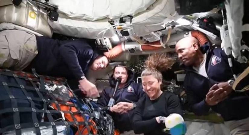 Nem várt probléma akadályozta az Artemis-program űrhajósait: elromlott a 10 milliárd forintba kerülő WC-jük