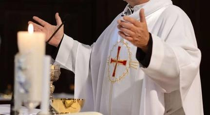 Több katolikus pap is nyíltan a Fidesz mellett kampányol