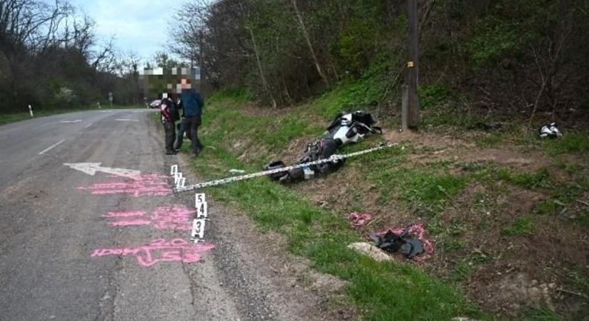 Súlyosan megsérült egy motoros és utasa a 65-ös főúton