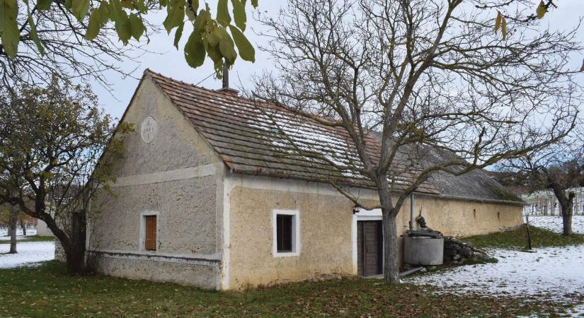 Könyvbe zárt múlt: így térképezték fel a Balaton-felvidék épített örökségét