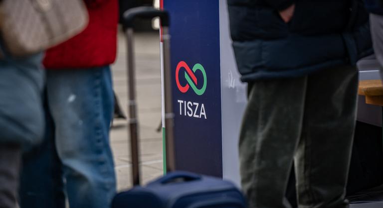 Friss felmérések: a tiszások ukránpártibbak, de kormányváltás esetén sem fenyegető a háborúba lépés