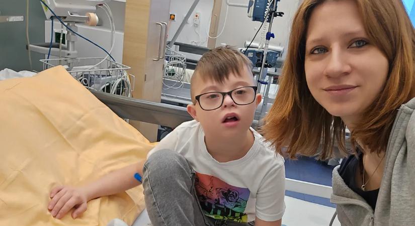 Hónapok óta szenved a Down-szindrómás Dominik – az orvosok még mindig keresik a választ