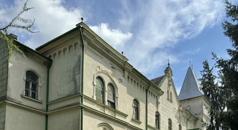 Elhagyatva pusztul, mégis lenyűgöző – így néz ki ma a zalakomári kastély