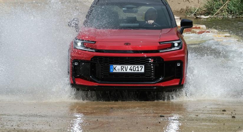 A világ kedvenc SUV-ja nem változott – és pont ez benne a jó
