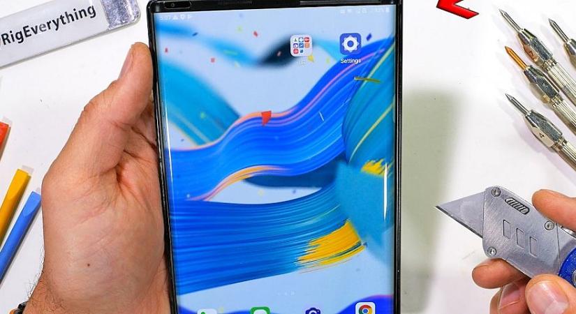 Videón ahogy szétkapják az LG soha meg nem jelent széthúzható képernyős telefonját