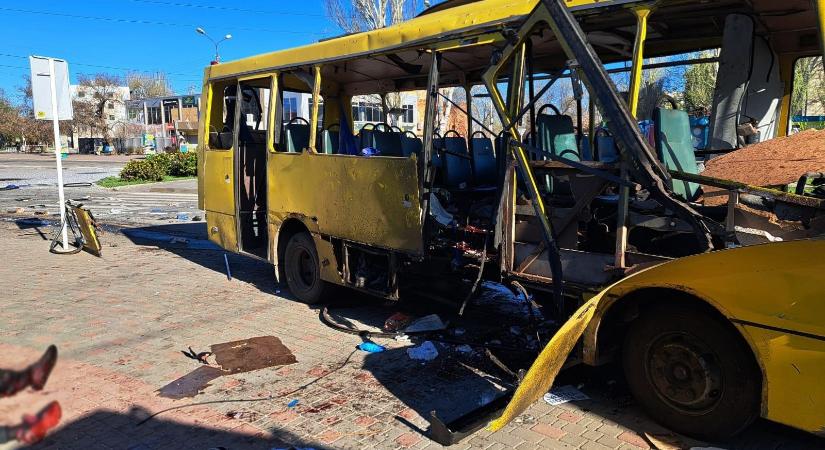 Szörnyű dróntalálat sújtott egy városi buszt Nyikopolban – többen meghaltak