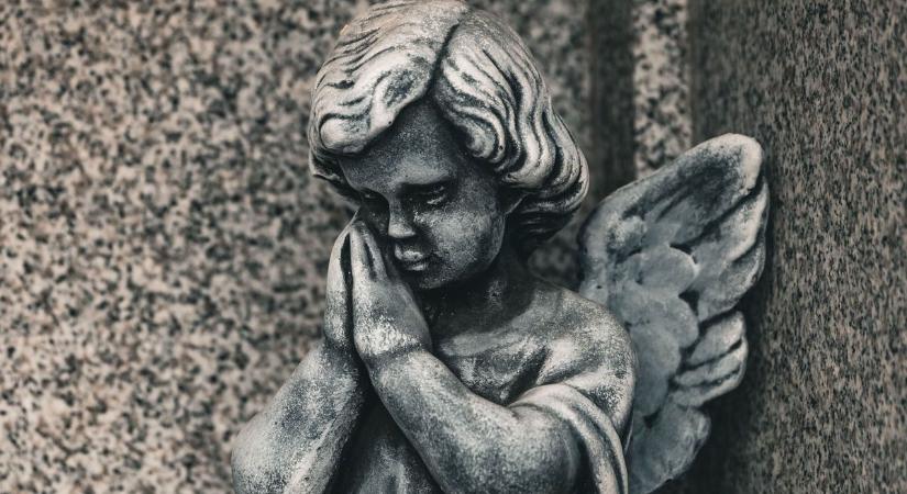 Gyászhírek: tőlük búcsúzott Komárom-Esztergom vármegye a héten