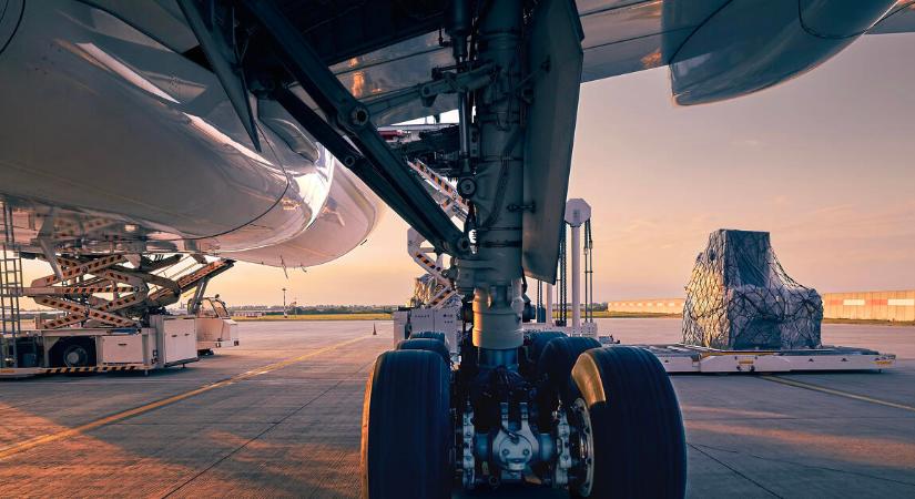 Nagy a baj a légi közlekedésben, van olyan repülőtér, ahol elfogyott a kerozin