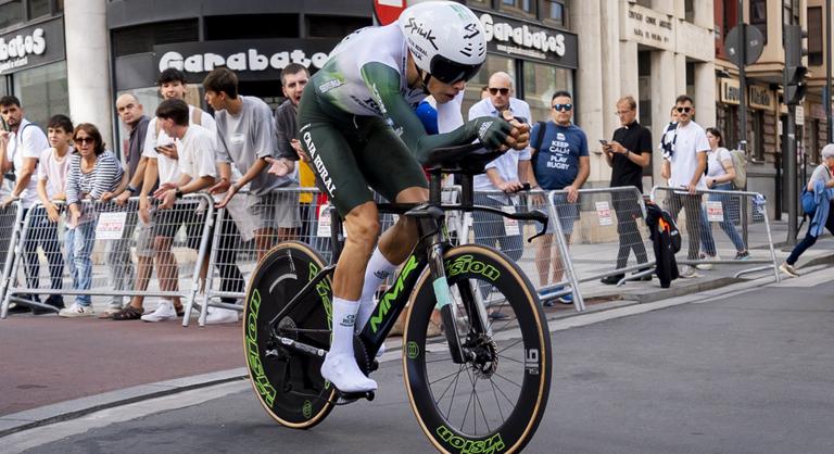 Súlyos balesetet szenvedett a fiatal bringás, mélyaltatásban tartják