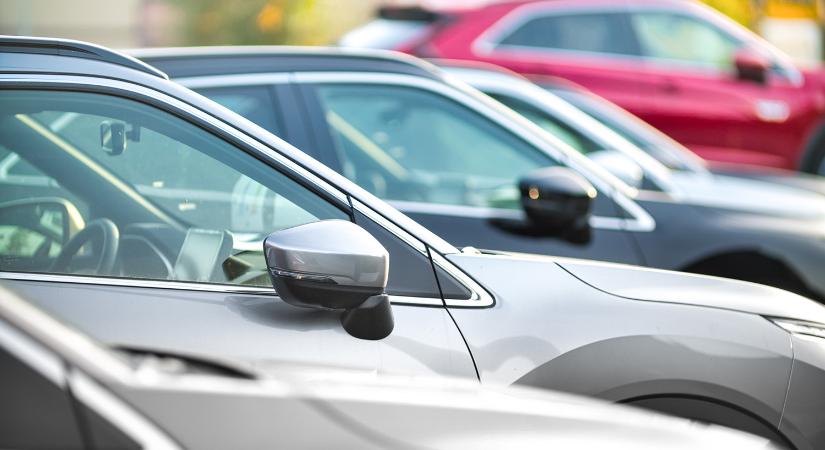 Rekordmennyiségű autó érkezik Magyarországra