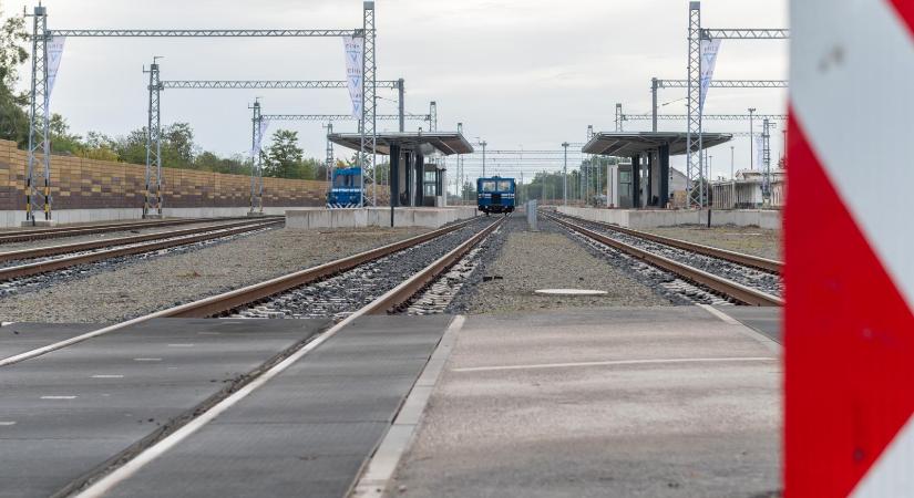 Mészáros Lőrincék is jelezték, hogy problémák vannak az építőanyaggal, amit a Budapest-Belgrád vasútvonal felújításához vitt Orbán Győző bányacége