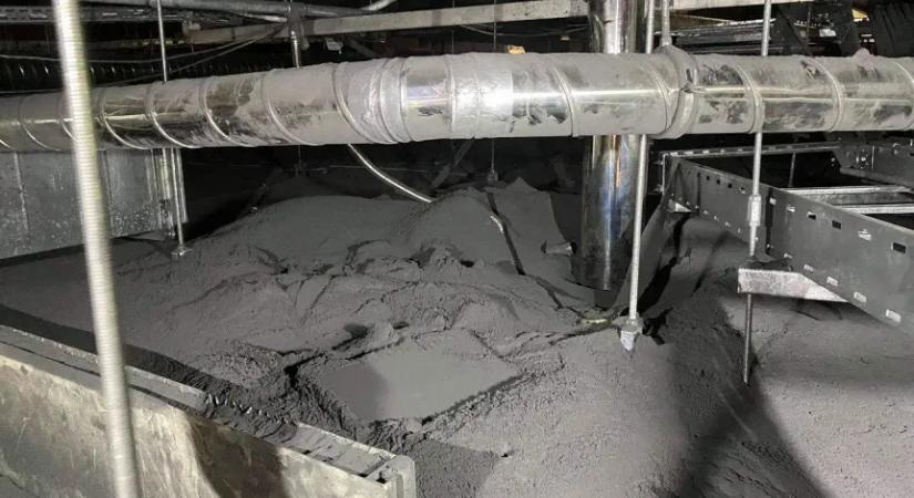 Fekete por és rejtett kockázatok: súlyos problémák a Samsung SDI gödi gyárában