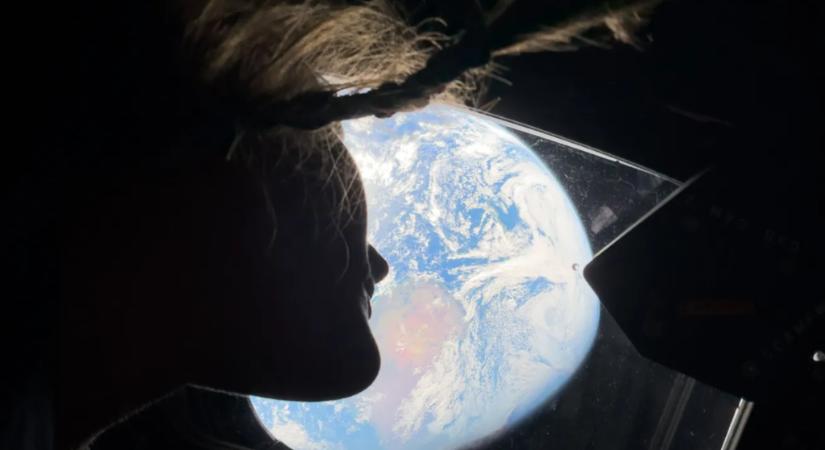 Először vihettek mobilt az űrbe az asztronauták, különleges iPhone modellt kaptak