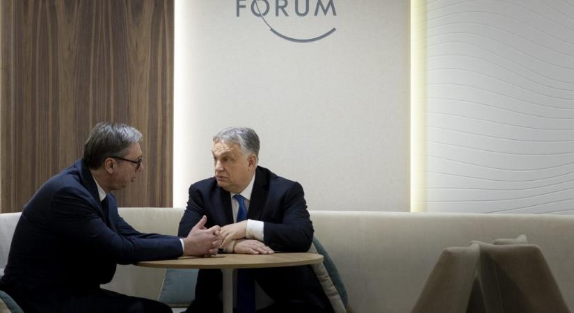 Reakció Belgrádból: „Ezek azok az okok, amelyek miatt Vucic segíteni akart Orbánnak”