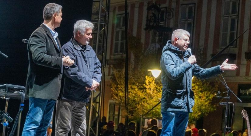 Kőszegen és Sárváron is pont most, a kampányidőszakban tartanak NKA pályázaton nyert pénzből ingyenes nagykoncerteket