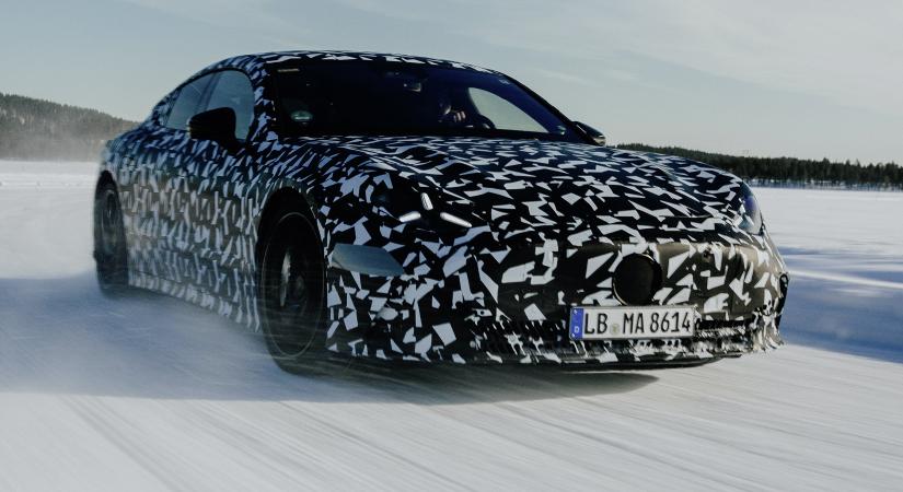Tárcsákkal vadul meg a Mercedes új sportautója