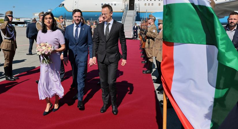 Megérkezett Budapestre J.D. Vance, először egy szűk körű tanácskozáson vesz részt