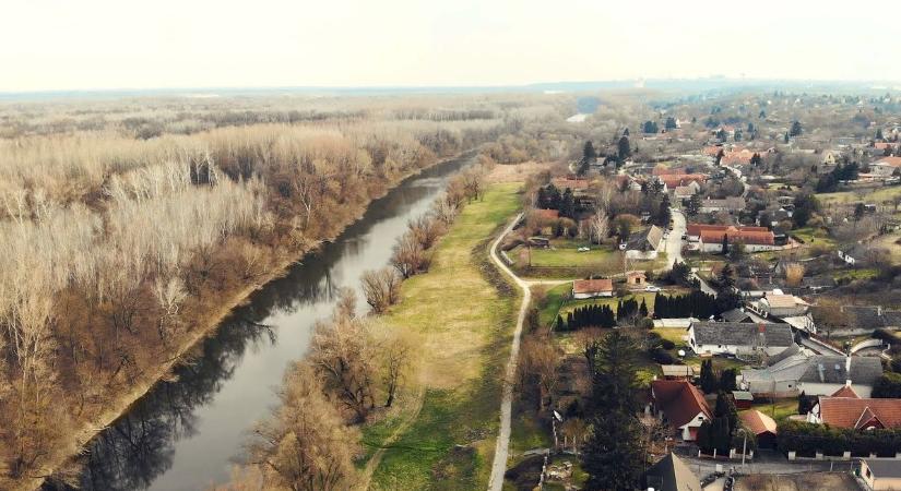 „A Duna-part ékköve” – dal született Rácalmásról