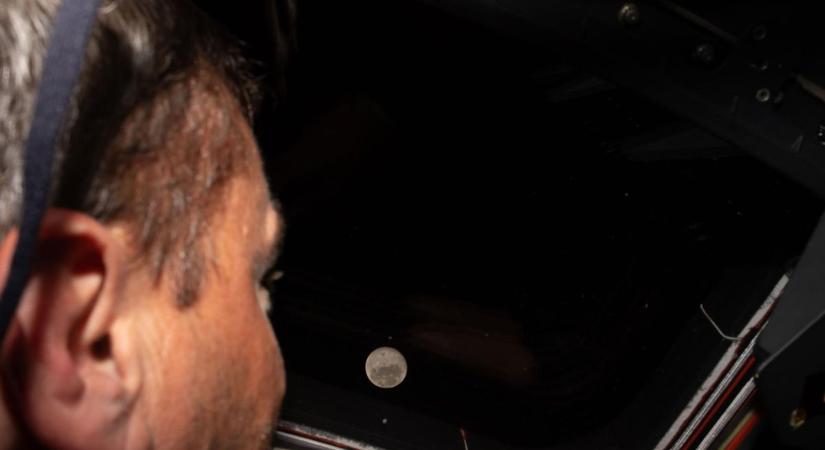 Ember még sosem látta így a Holdat: az Artemis–2 történelmet írt, már hazafelé tart a legénység (Videó)