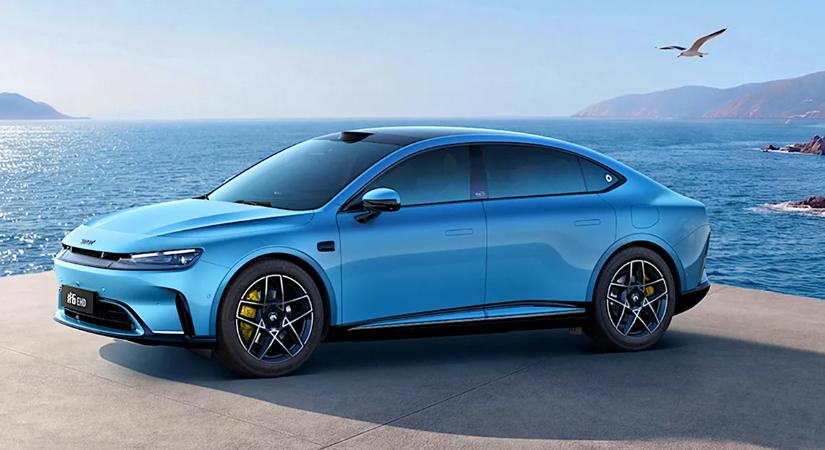 Ötméteres luxuslimuzinnal is szerencsét próbál a Smart!