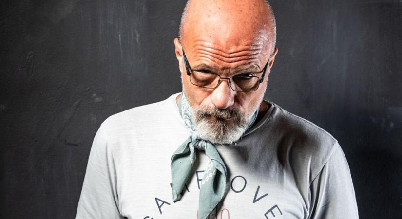 A kovidcelebek is elkezdenek beállni a divatosnak tűnő sorba