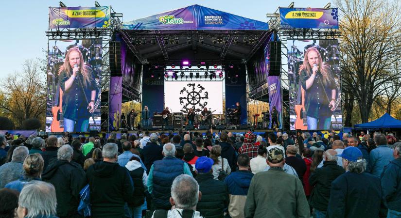 „Mikor 82 éves leszel, elmondhatod majd az unokádnak” – Hatalmasat ment Ózdon a P.Mobil és a Bikini – exkluzív interjúkkal, fotókkal, videóval