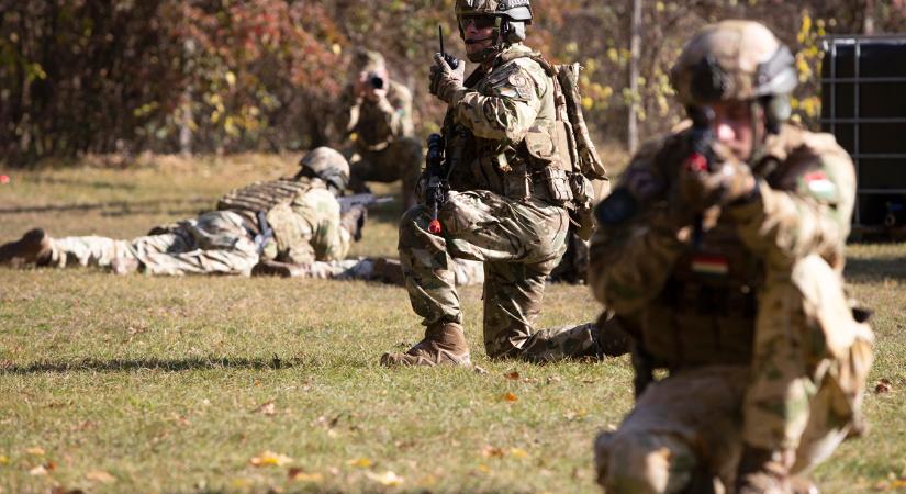 Így próbálták elhallgattatni Pálinkás Szilveszter századost, még színészi karriert is ajánlottak neki