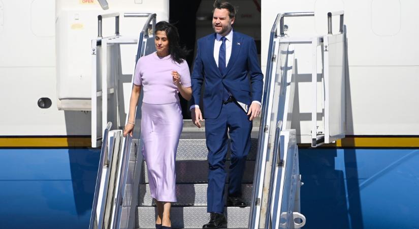 Megérkezett Budapestre az amerikai alelnök