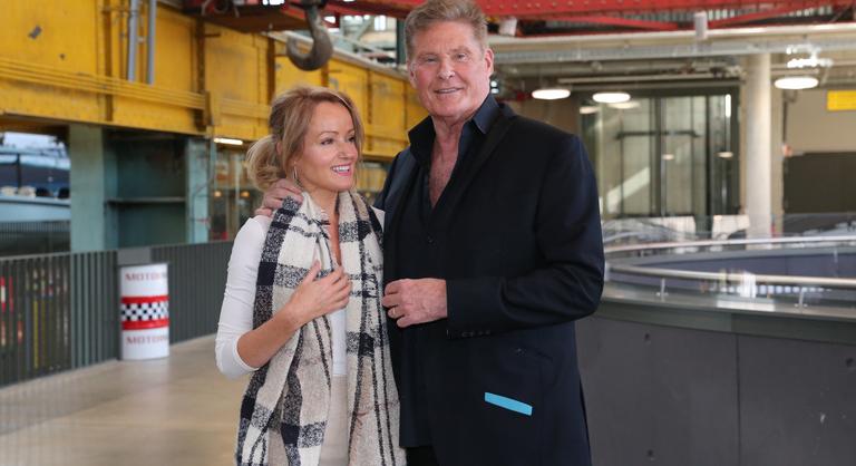 Már csak túrabottal és felesége segítségével tud csak járni a 73 éves David Hasselhoff