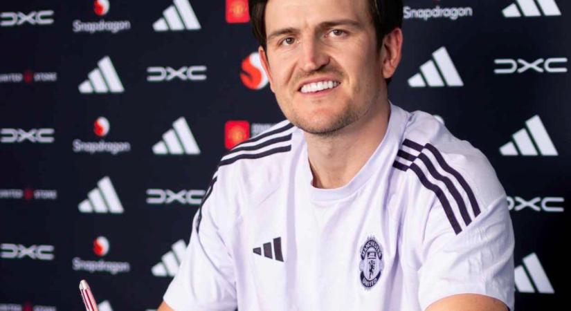 Marad az Old Traffordon: hosszabbított az MU korábbi kapitánya