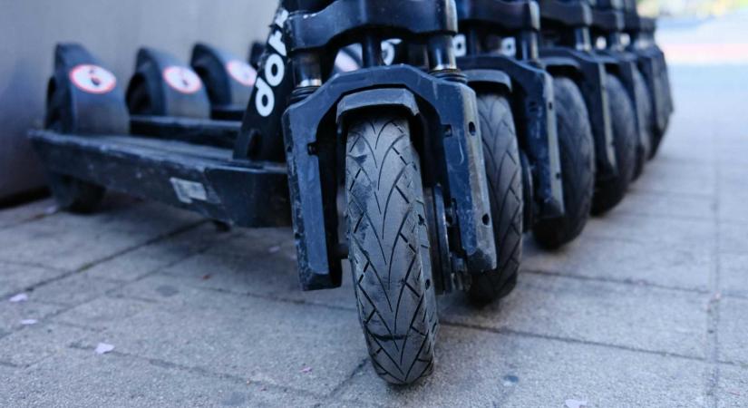 Felrobbant a szobában hagyott elektromos roller, kórházba került a tulajdonos