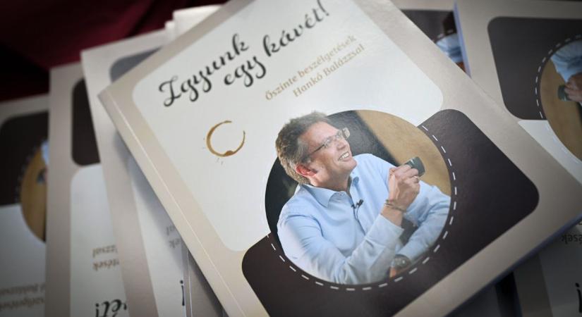 Igyunk egy kávét! – interjúkötet formájában is megjelent Hankó Balázs beszélgetéssorozata